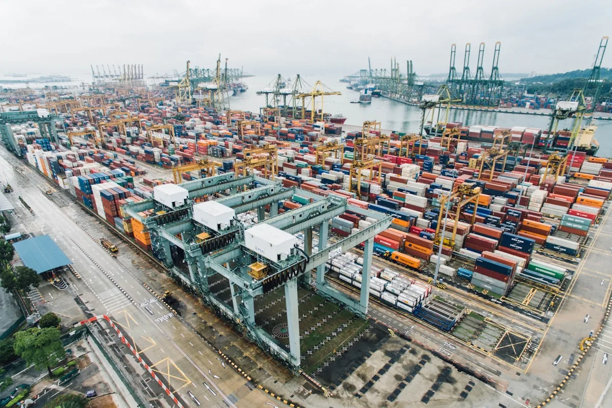 E-İhracatta GTİP, Incoterms ve Teslimat Verisi Nasıl Yönetilir?